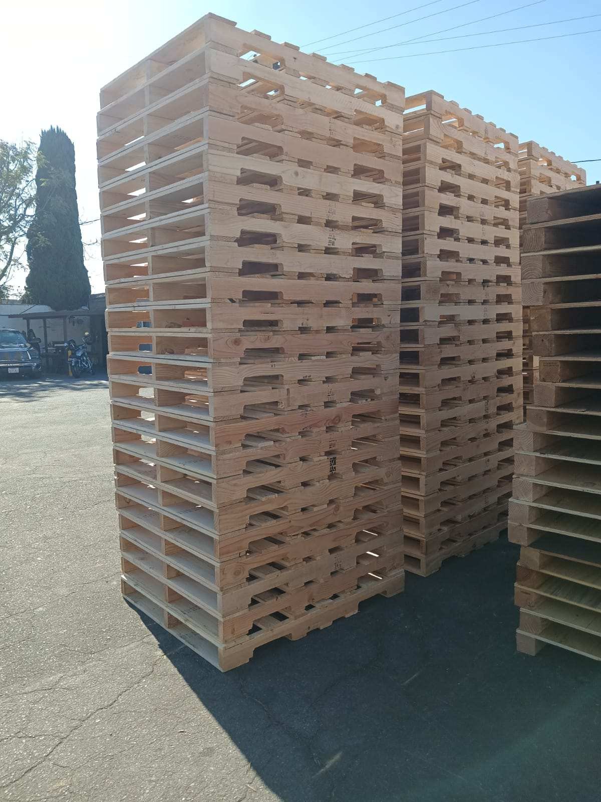 Standard Block Pallets for sale in Los Angeles